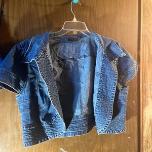 Short sleeve half cut Jean jacket